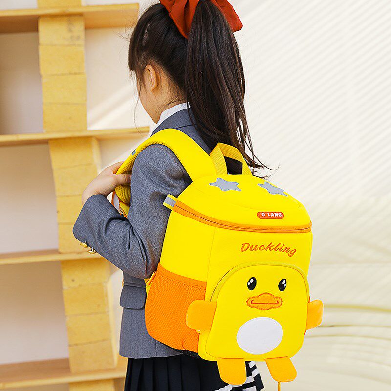 轻便护脊儿童幼儿园书包男童男孩小班大班小孩小鸭子背包