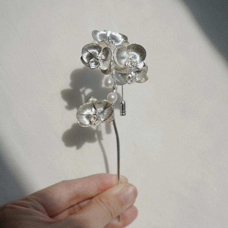 新中式清冷感银色蝴蝶兰繁花胸针发簪两用款古风万能别针簪子发饰