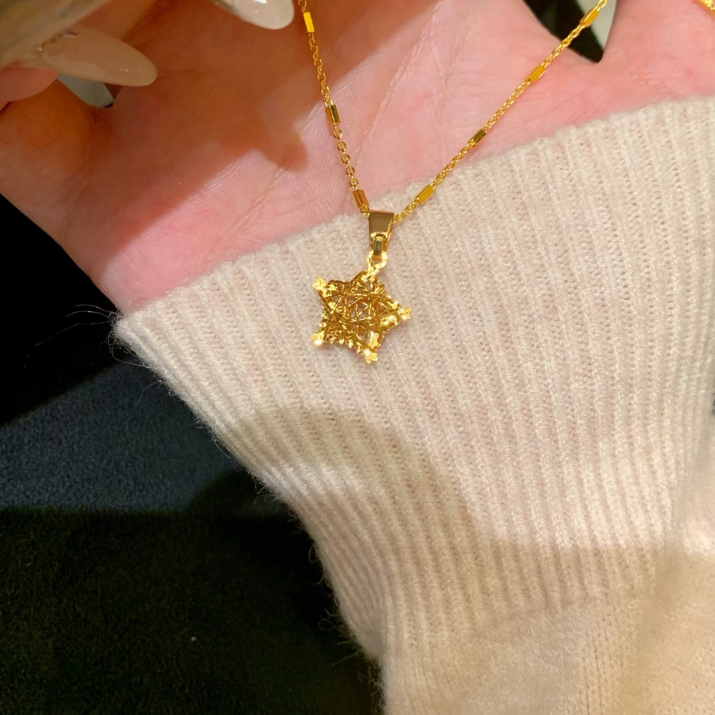 爆闪织梦星项链镂空金色星星满天星吊坠锁骨链女金店同款2026新款
