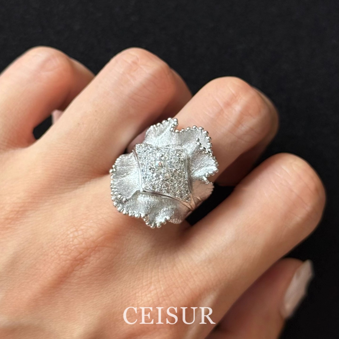 重工银色拉丝细闪裙边戒指女款独特小众设计指环轻奢高级感食指戒