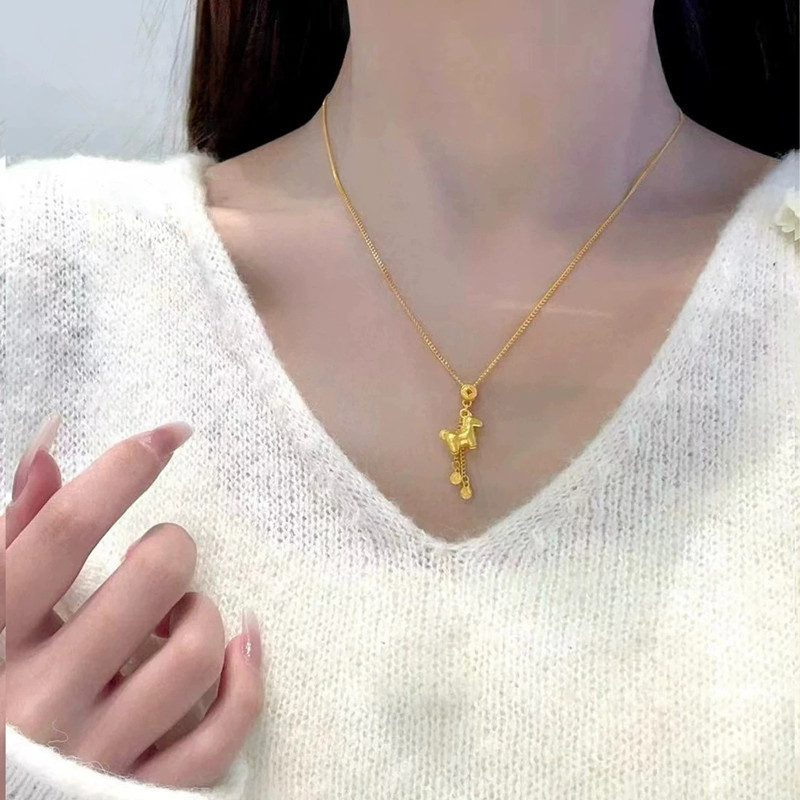 新中式马上有钱小马驹吊坠女古法质感精致2025本命年金色锁骨项链