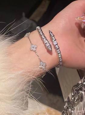 蛇头灵蛇形手镯满钻开口手链银色质感时尚轻奢大牌四叶花百搭潮