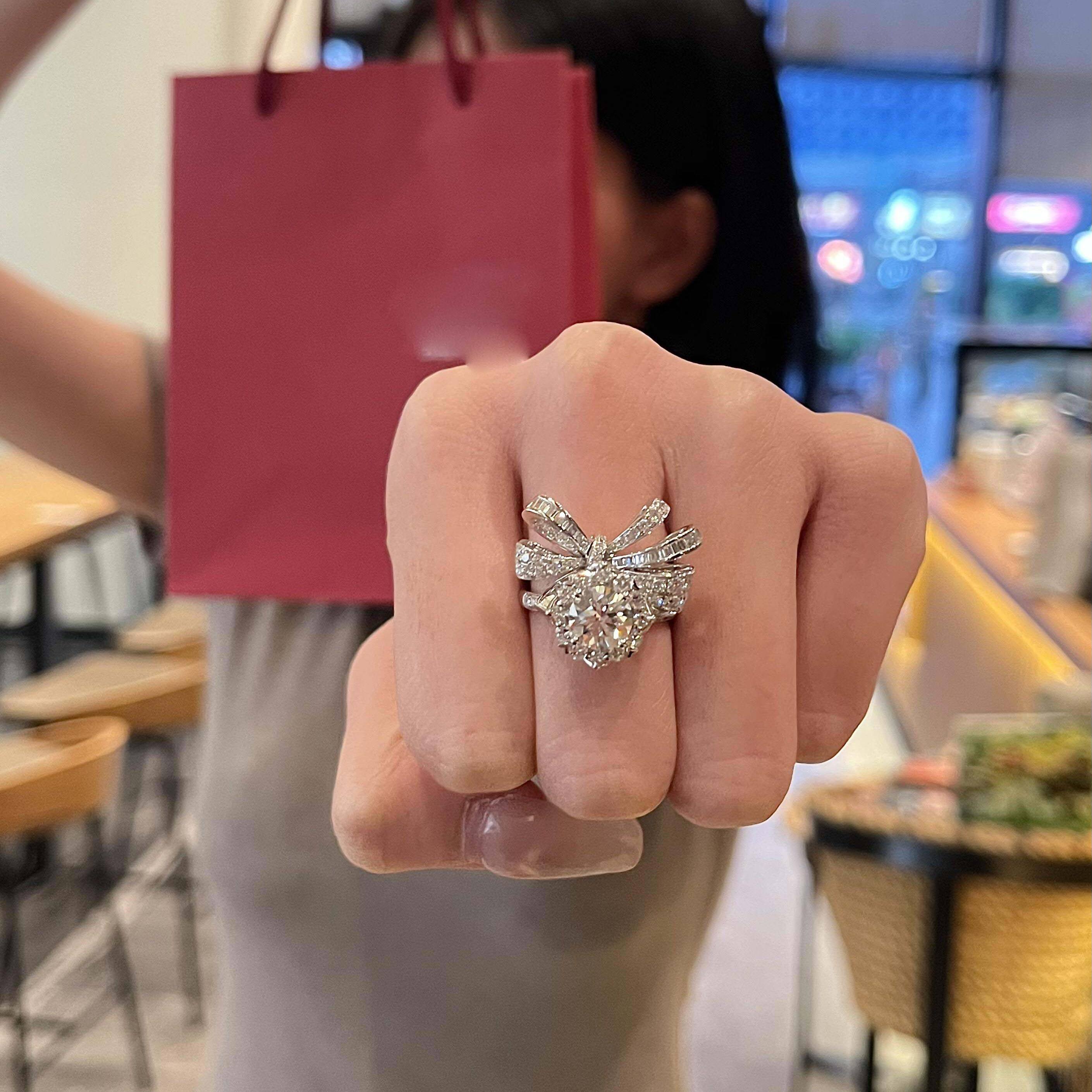璨蝶舞花形满钻蝴蝶结对戒女
