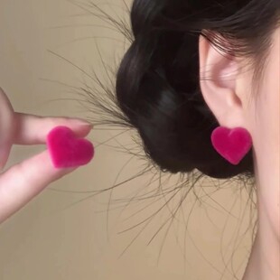 秋冬新款法式复古甜美植绒爱心耳钉少女心毛绒心形耳环氛围感耳饰