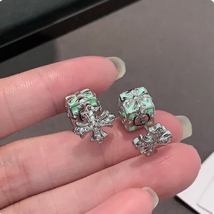 克家十字架耳环2025新款爆款高级感朋克耳饰小香风双面正方体耳钉