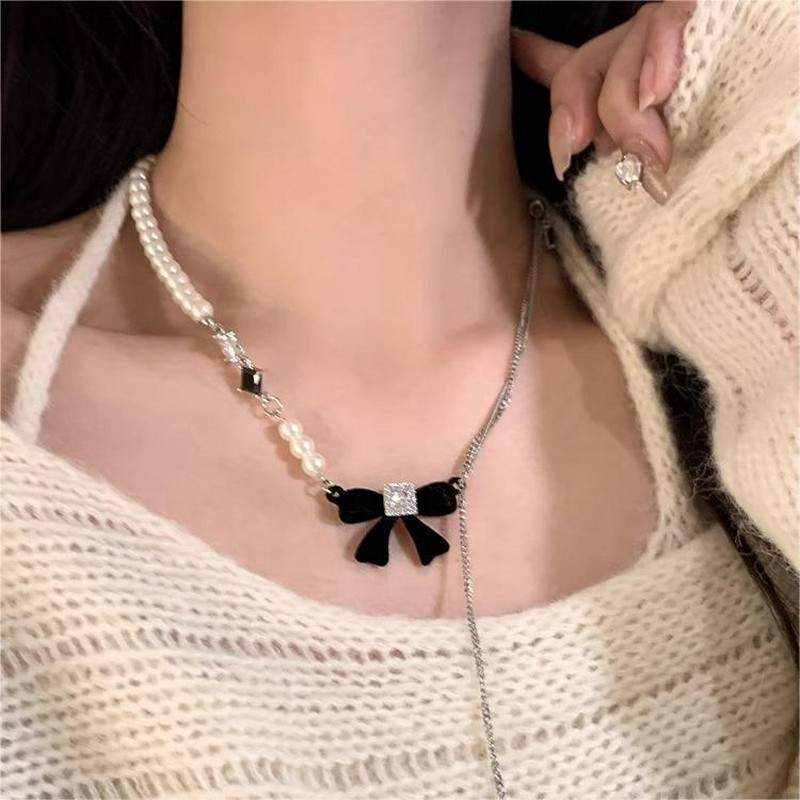 甜酷千金！氛围感植绒蝴蝶结珍珠项链女款轻奢毛衣链秋冬圣诞配饰