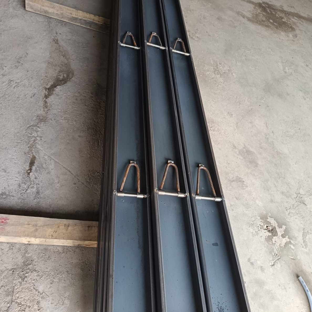 护坡模板面模具钢挡板修路打路水路基路沿稳层模板挡板模板新款路