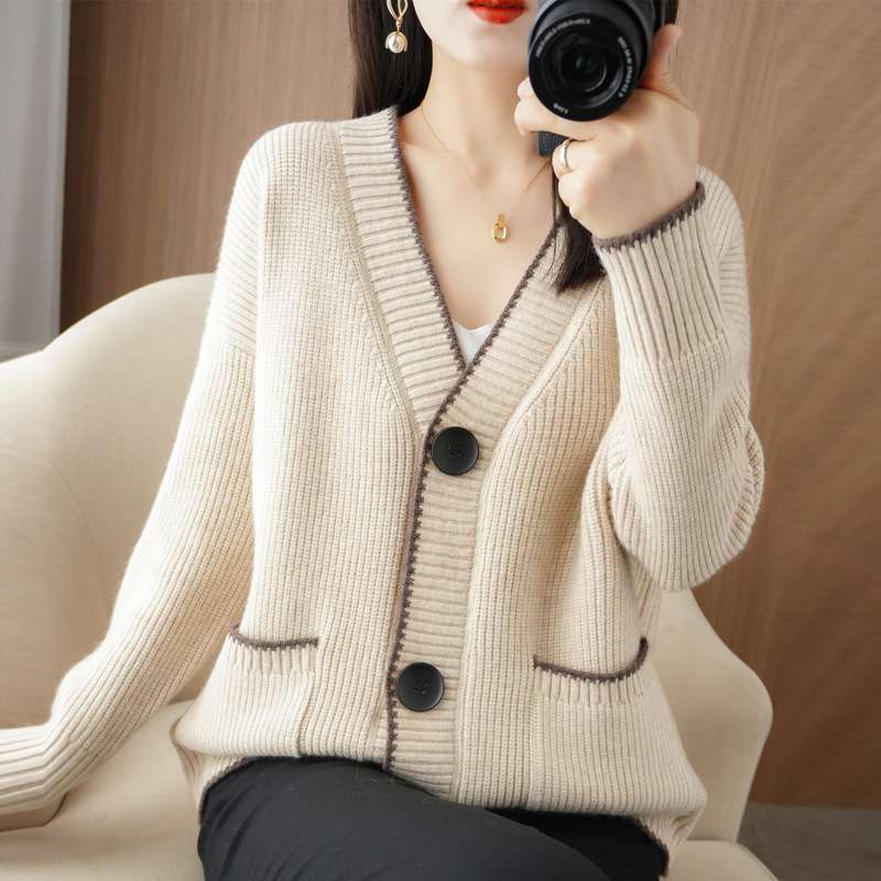 羊毛混纺2025春季新款女士宽松v领拼色加厚短款系扣毛衣外套针织