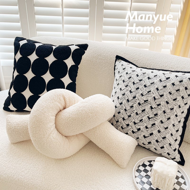 奶油色抱枕黑白色in风打结沙发客厅靠垫靠背床上高级现代