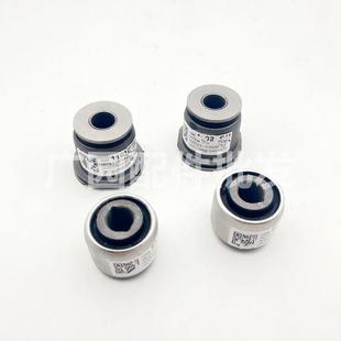 适用于凯迪拉克13 XTS前减震器底座下叉座支架避震器羊角胶套 18款