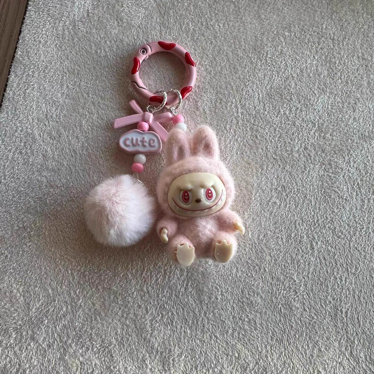 拉布布可爱坐姿植绒Labubu钥匙扣手工包包汽车装饰挂件手机炼可爱