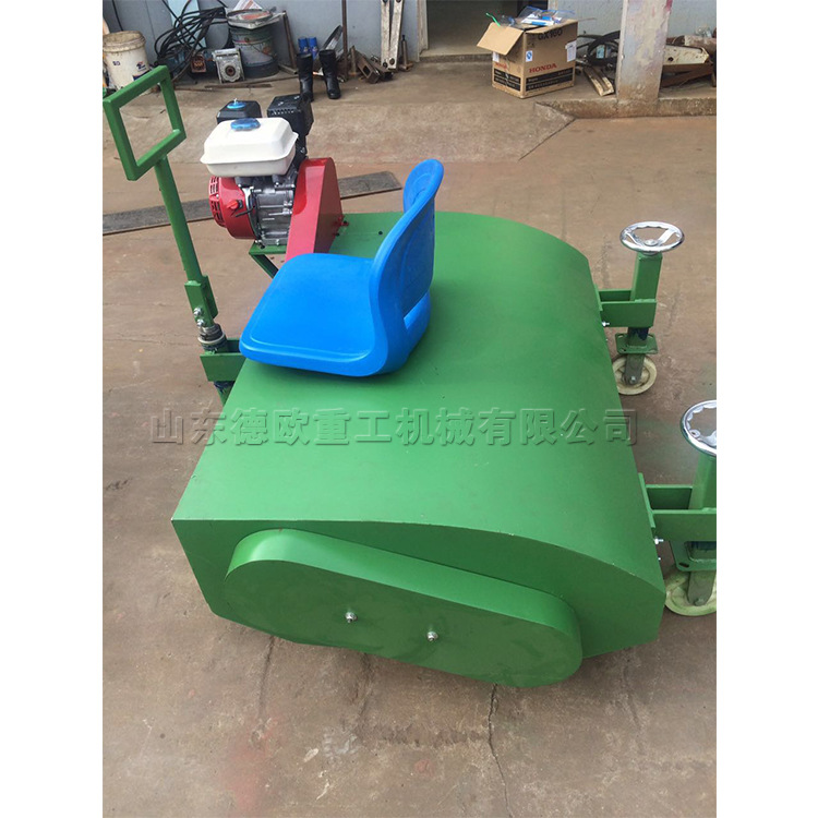 座驾式电动草坪梳理机足球场冲砂梳草一体机人工草坪维护梳沙设备
