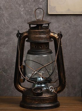 复古铁艺老式手提煤油灯露营马灯书房咖啡馆氛围装饰摆件拍摄道具