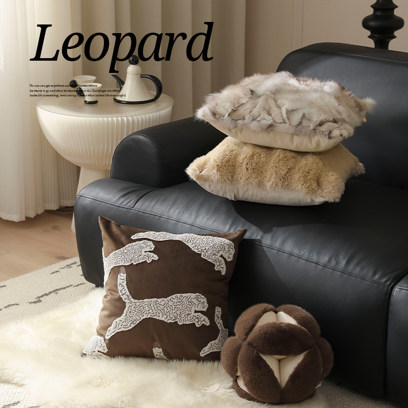 抱枕沙发客厅雪豹刺绣靠枕冬季毛绒靠枕拆洗家用床头靠垫靠背