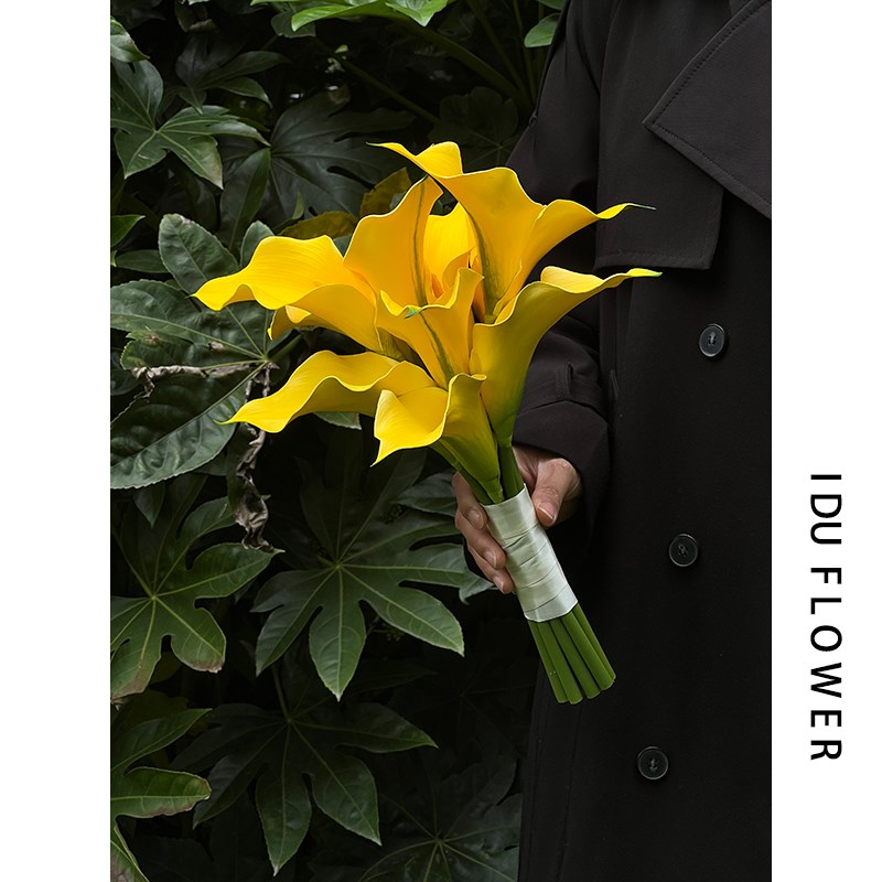 高档新娘手捧花韩式婚礼郁金香花球影楼婚纱拍照假花领证登记花束