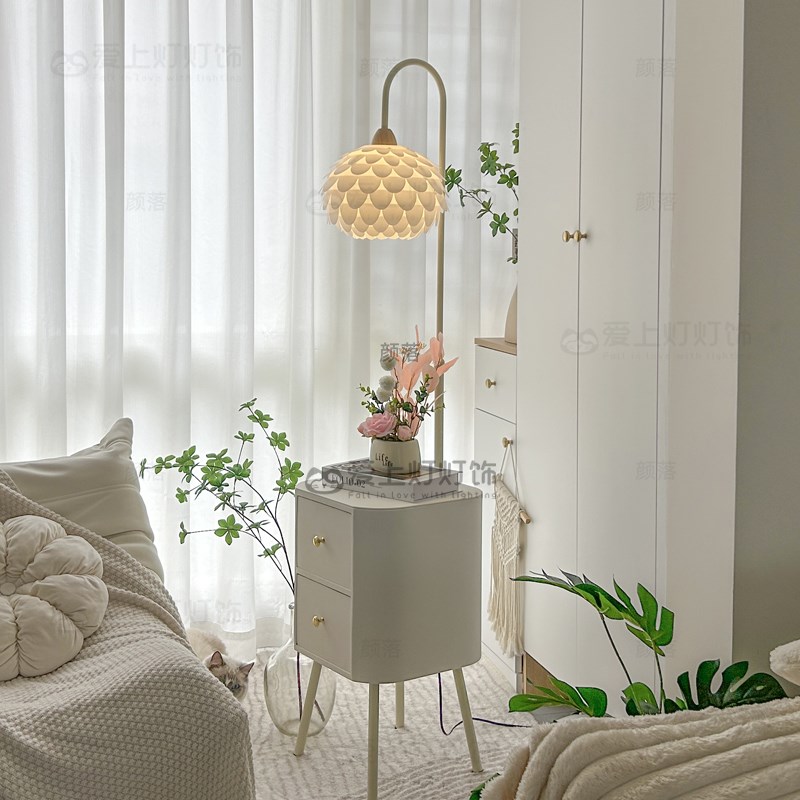 奶油风卧室床边柜落地灯客厅沙发小型边几置物智能床头柜台灯一体