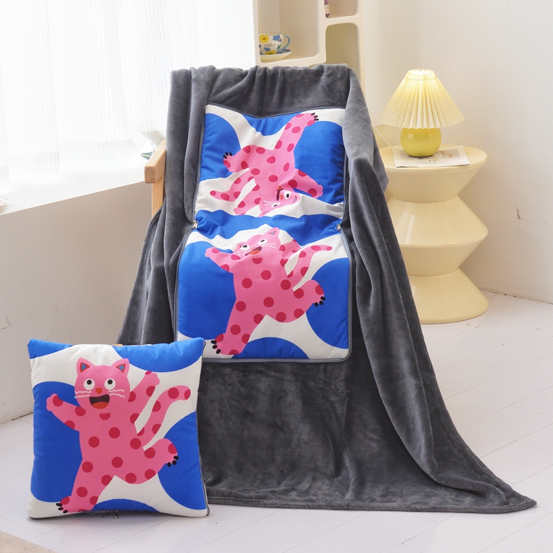 卡通印花折叠抱枕被两用毯子二合一加厚车载客厅沙发空调毯披肩毯