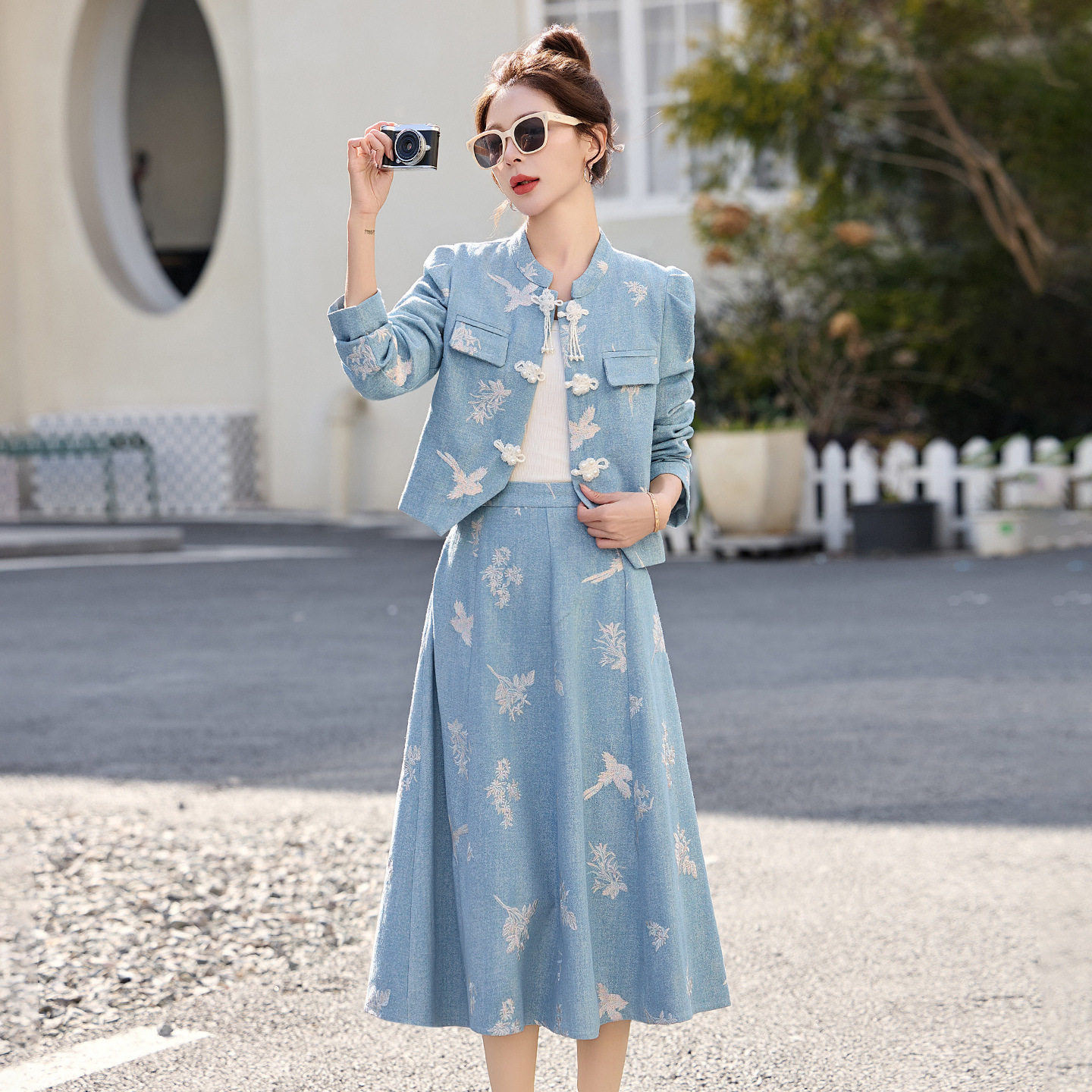 设计感新中式国风蓝色套装裙女2026春秋新款盘扣印花半身裙两件套