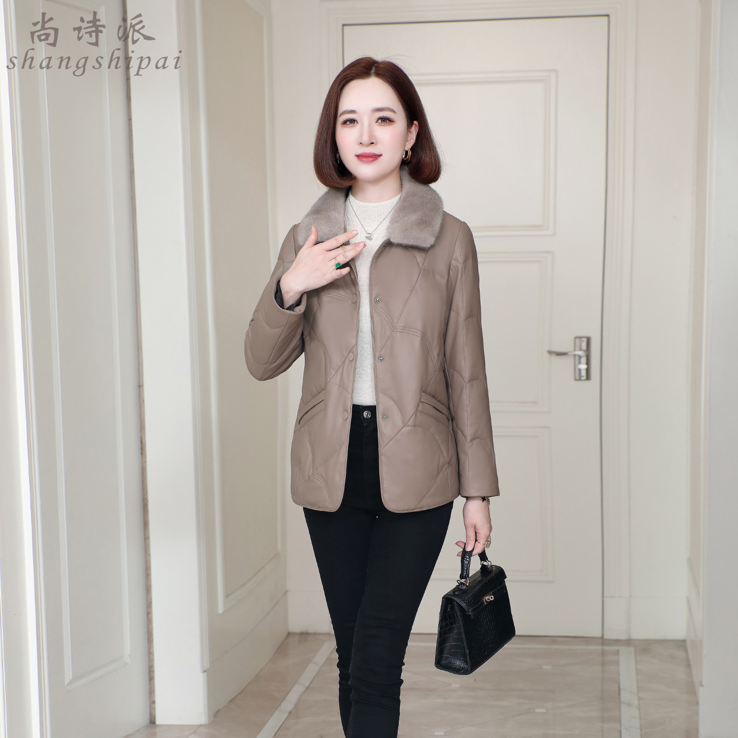 真皮羽绒服女短款2025冬季新款皮草水貂毛领绵羊皮小个子修身外套