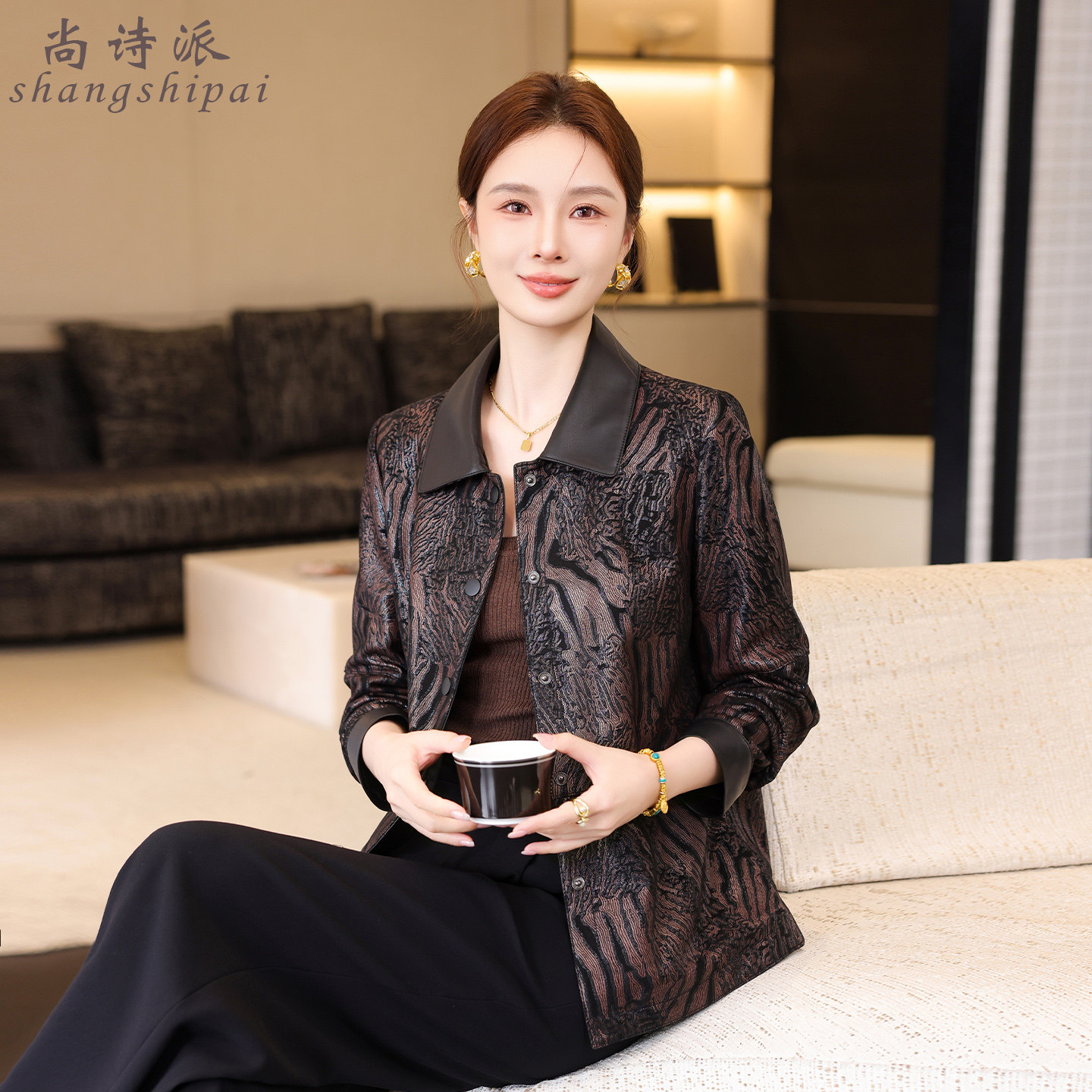 真皮皮衣女短款2025春秋新款中国风印花绵羊皮中老年妈妈修身外套