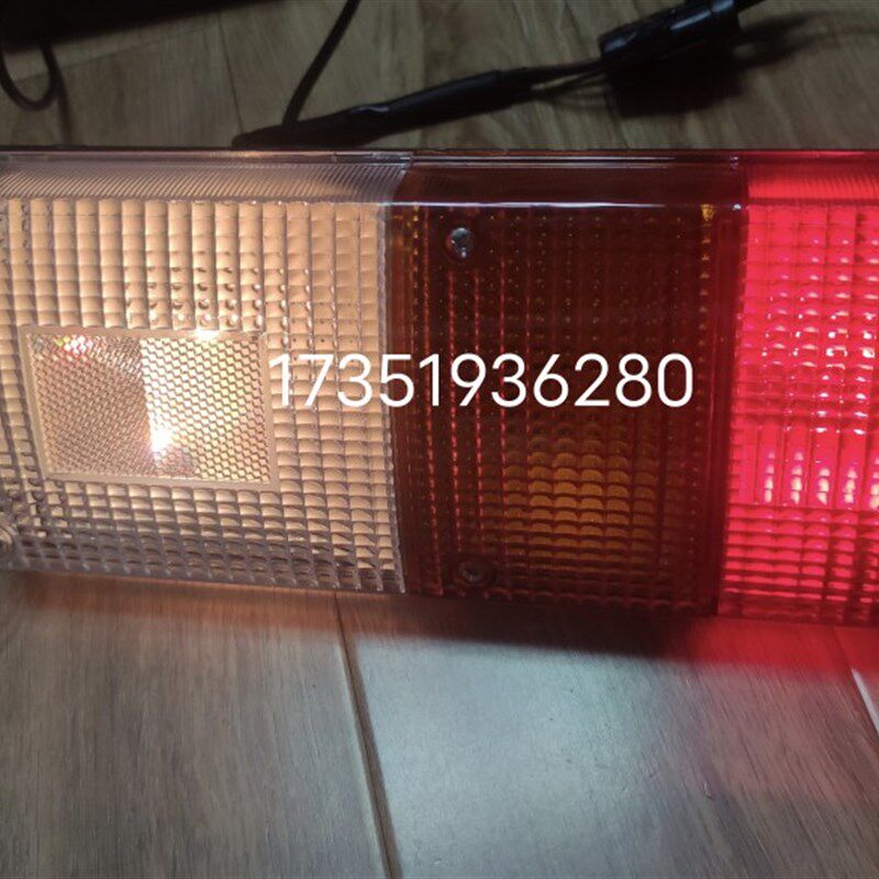 徐工XP2  2 胶轮压路机三色后尾灯 灯 转向煞车灯