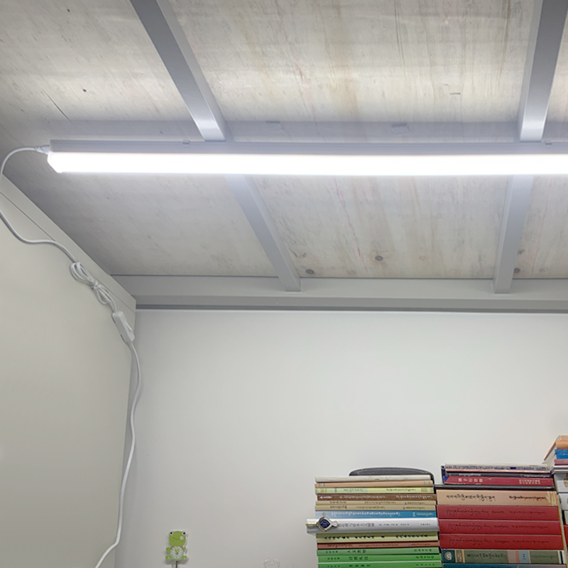 宿舍插电小台灯LED护眼大学生卧室电脑酷毙灯带关直插日光灯管