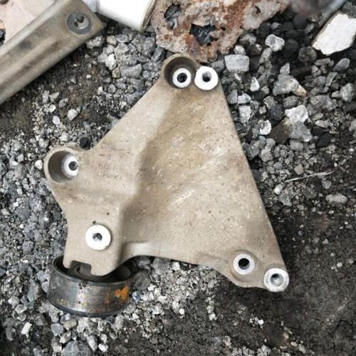 新君威新君越助力泵支架空调泵支架半轴连接杆轴承进气支管节气门