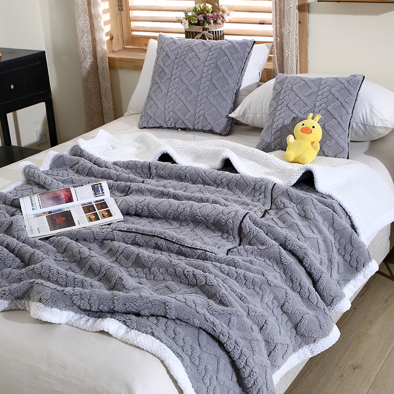 版面加厚抱枕毯子两用珊瑚绒汽车上靠垫被办公室宿舍午休盖毯