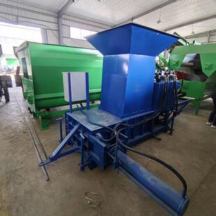 三缸青储秸秆压块机牛羊草料青贮打包机37kw方捆套袋式压草机