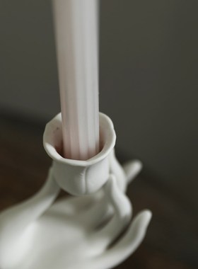 U Gdn一抹红尘 兰指捻 美单J哑光冷白手指陶瓷蜡烛台
