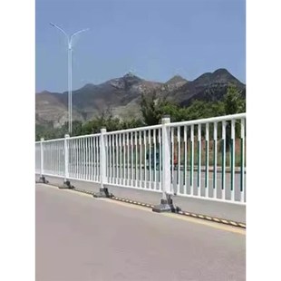 湖北机非市政道路护栏马路隔离栏人行道交通防护栏杆公路锌钢防撞