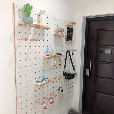 纯实木洞洞板定制木质q墙上置物架入户玄关幼儿园白色墙面装饰收