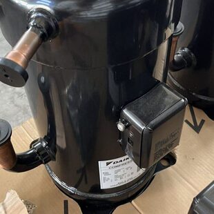 D船用35YJ23FYT3DAFN压缩机DE00T30FY JTJ6T30D大金@E JG全新