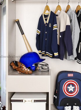 样板房间衣帽间男孩儿q童房衣柜服饰外套衬衫鞋帽书包软装饰品摆