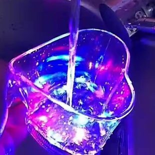 七彩杯闪光水杯变色就会亮发光水的夜光杯子感应神奇倒情侣心爱