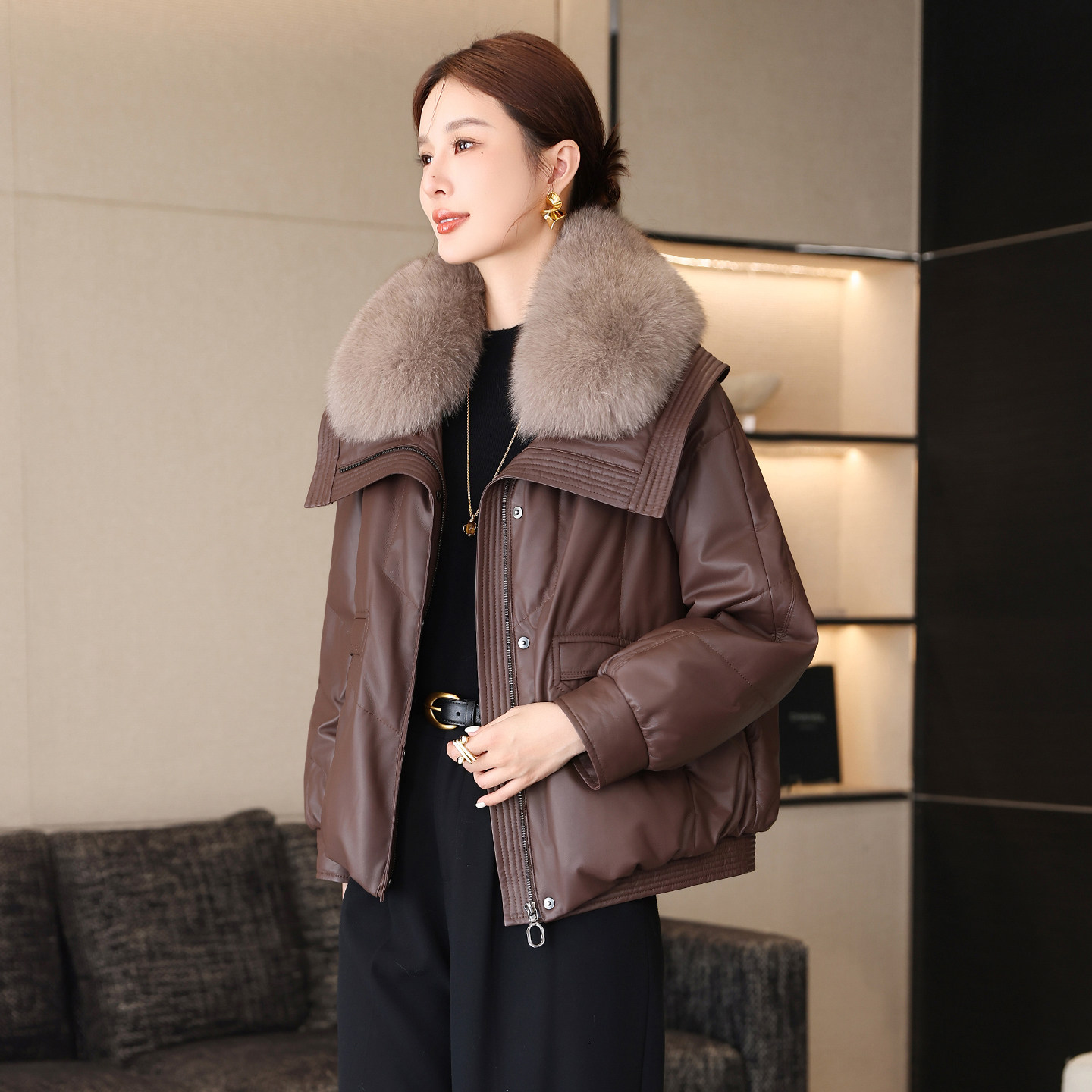 真皮羽绒服皮衣女短款2025冬季新款狐狸大毛领海宁绵羊皮夹克外套