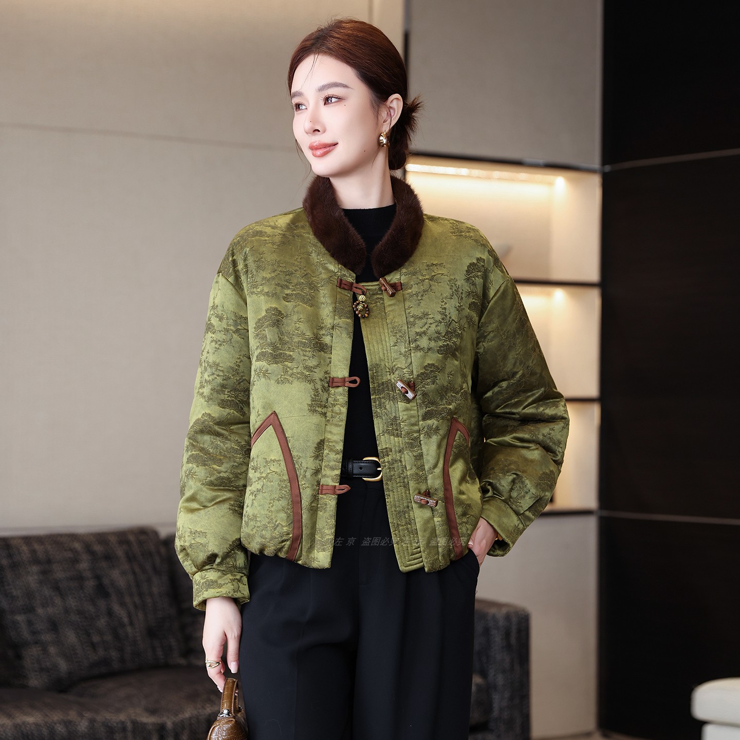 冬季新款水貂毛领盘扣羽绒服女