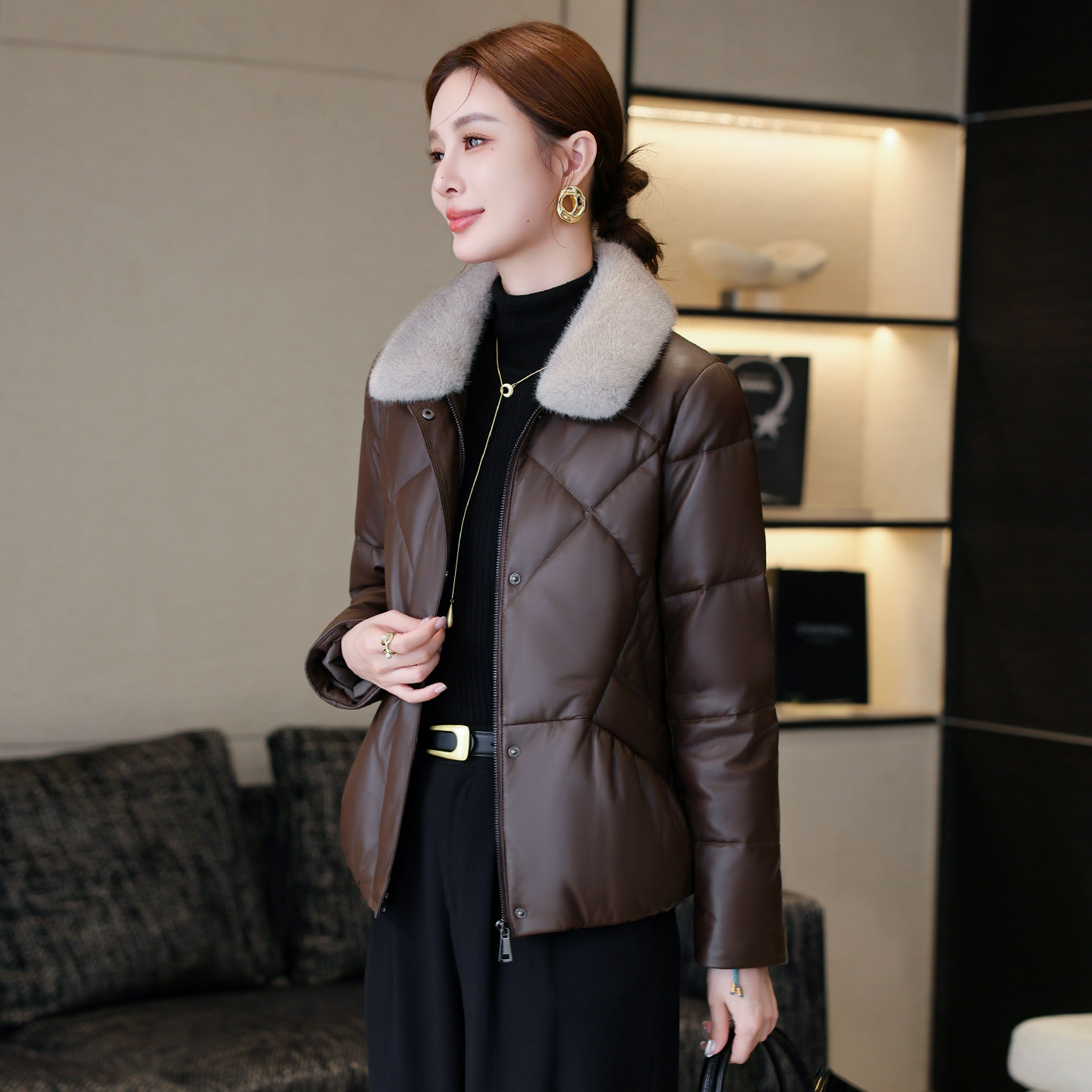 高端真皮羽绒服女2025冬季新水貂毛可拆卸皮草绵羊皮皮衣外套短款