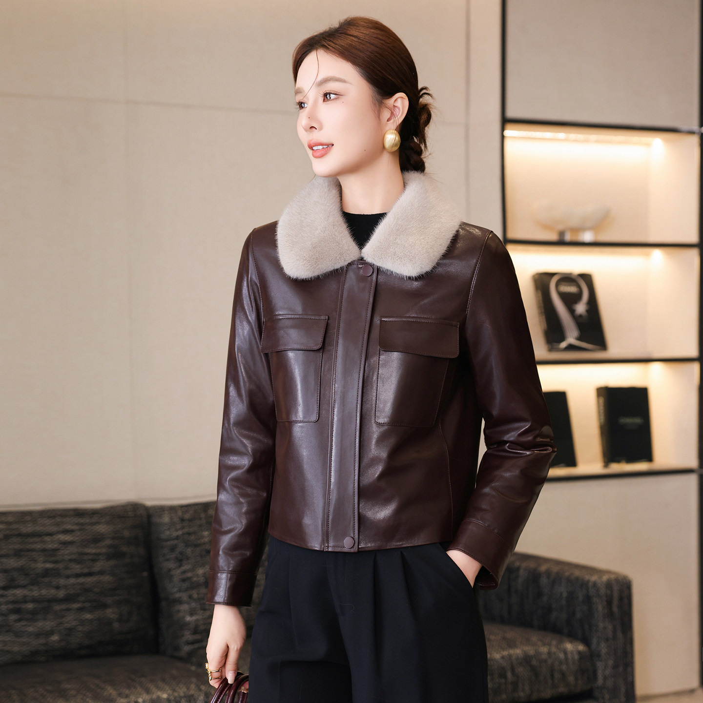 真皮羽绒服皮衣女短款2025冬季新款水貂毛领可拆卸绵羊皮外套洋气