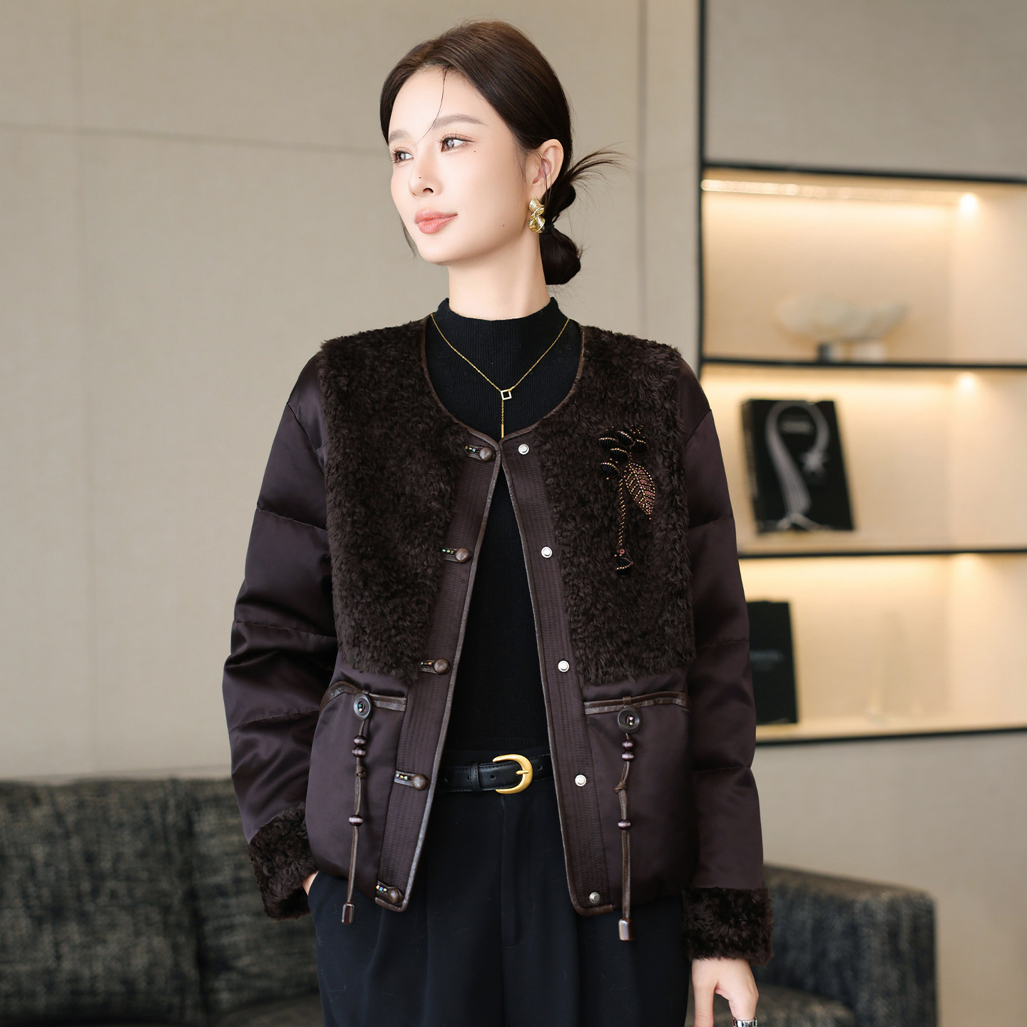 90%白鹅绒冬季新款羊羔毛皮毛一体拼接羽绒服女短款圆领皮草外套