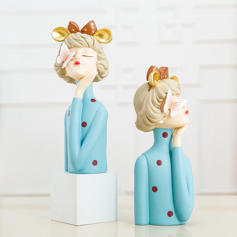 现代轻奢软装饰品客厅电视柜玄关桌面人物蝴蝶仰望女孩树脂摆件