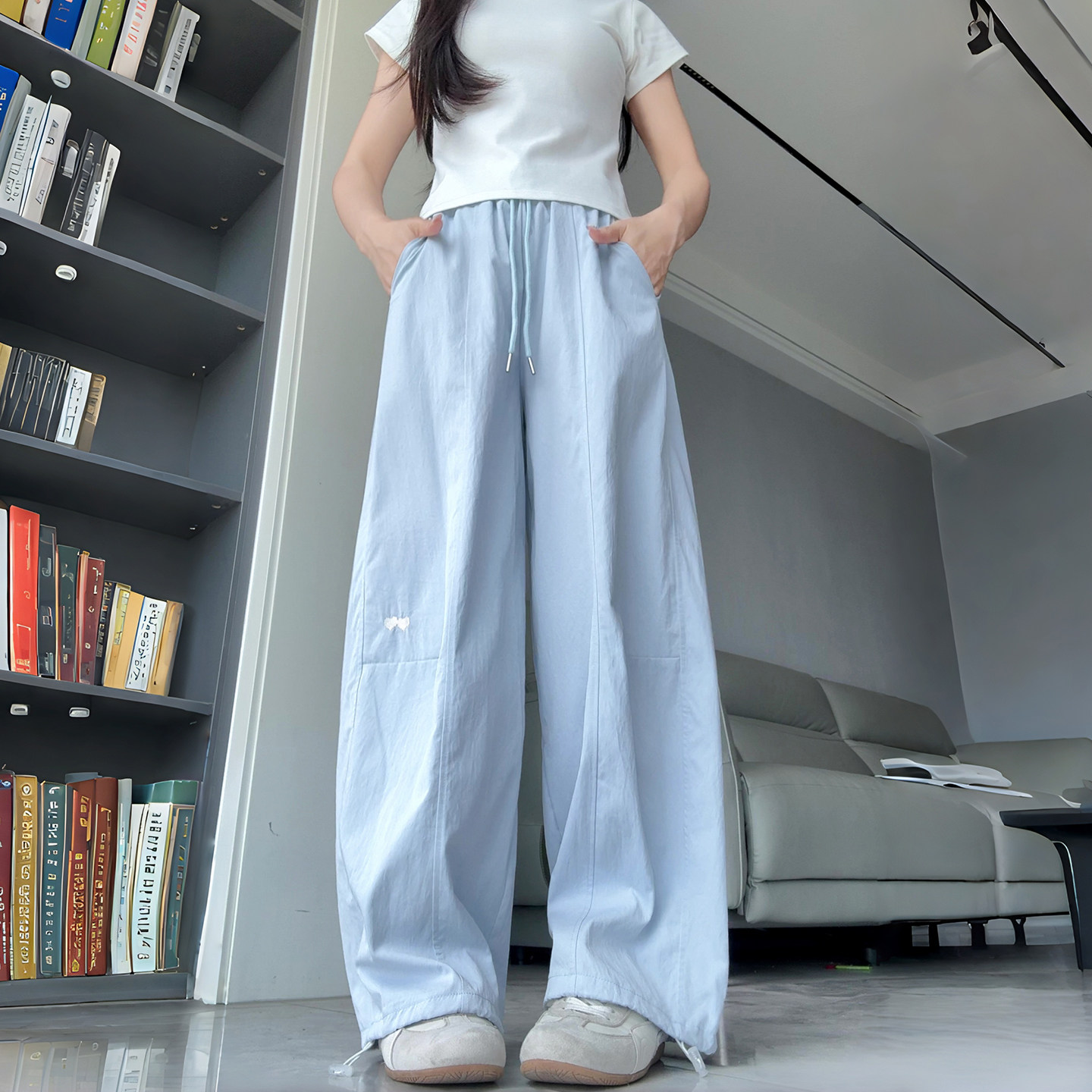 蓝色刺绣工装运动裤女夏季2026新款小个子高腰直筒显瘦休闲阔腿裤