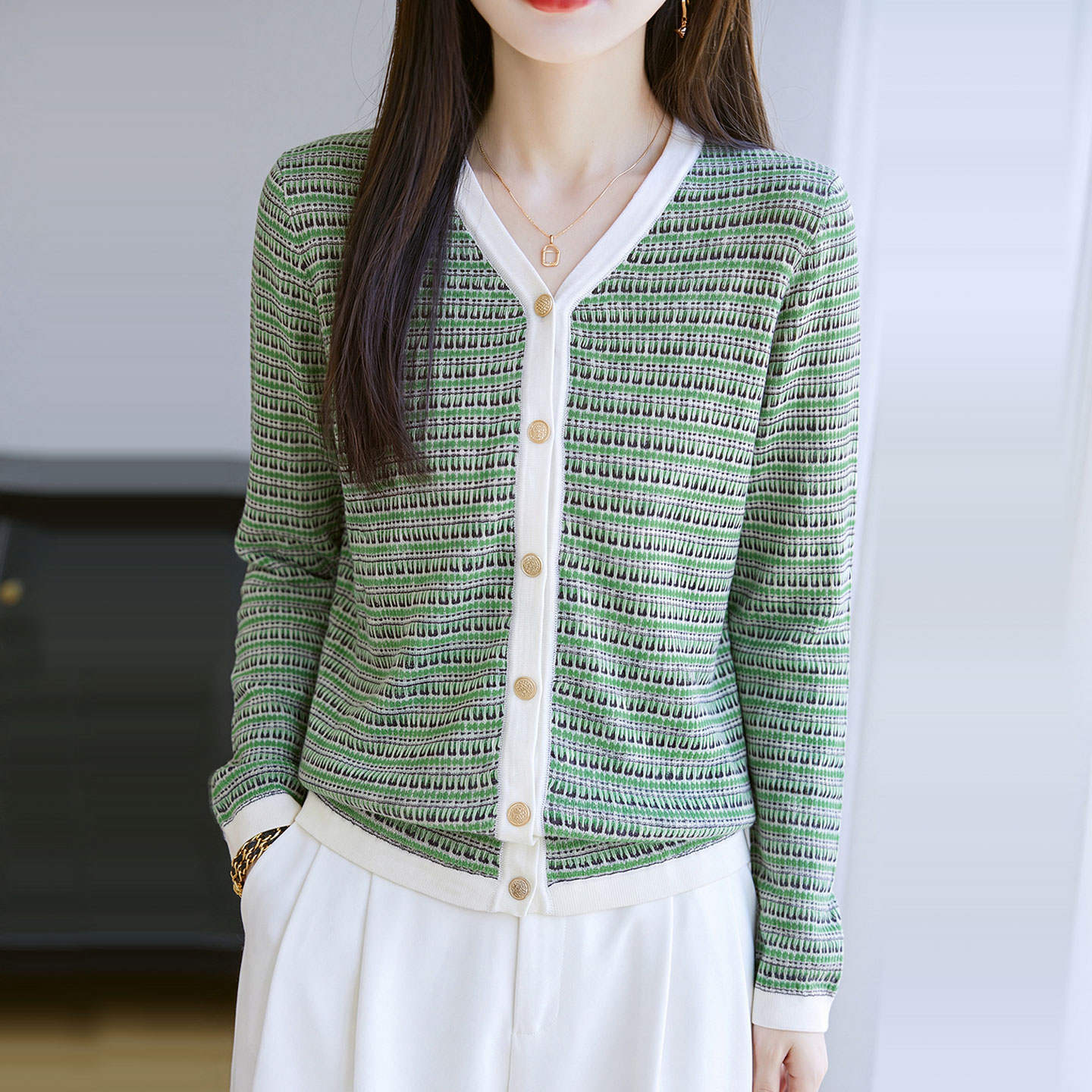 V领针织开衫毛衣女外套