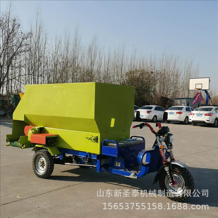养牛饲料自动喂料车牛场青贮撒料车