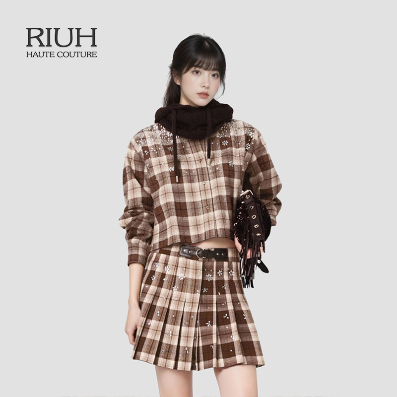 RIUH精致miu系棕色格纹翻领镶钻减龄百褶裙衬衫套装25秋冬