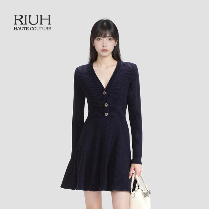 RIUH张予曦同款 精致千金爱心扣V领针织连衣裙25秋冬