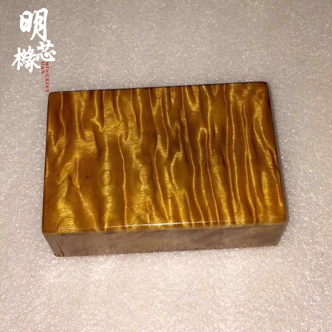 金丝楠木木质烟盒 枯木老料小叶桢楠龙胆纹满水波木质烟盒摆件