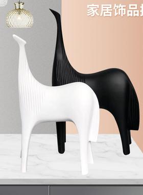 树脂工艺品对马摆件立式抽象动物马阁楼卧室办公室家居装饰品摆件