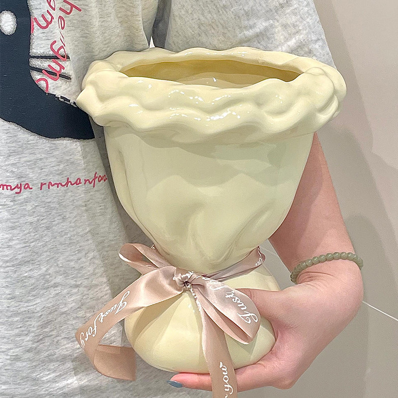 家居艺术感奶油风陶瓷花瓶摆件客厅插花轻奢高级感手捧花束造型图片