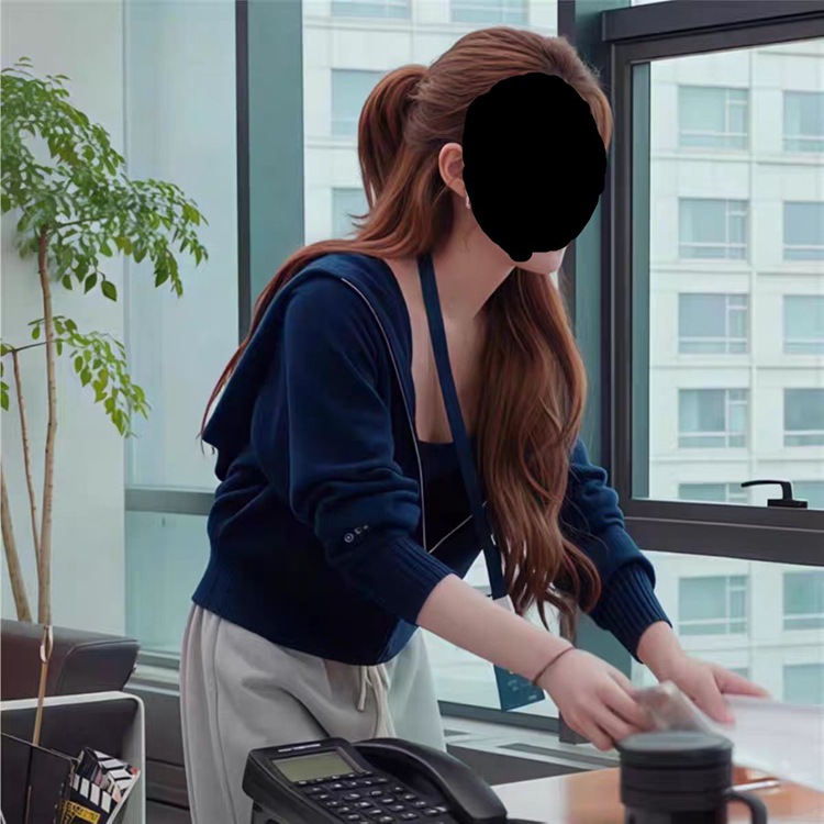 {现货]许我耀眼许妍赵露思明星同款衣服穿搭连帽针织毛衣外套上衣